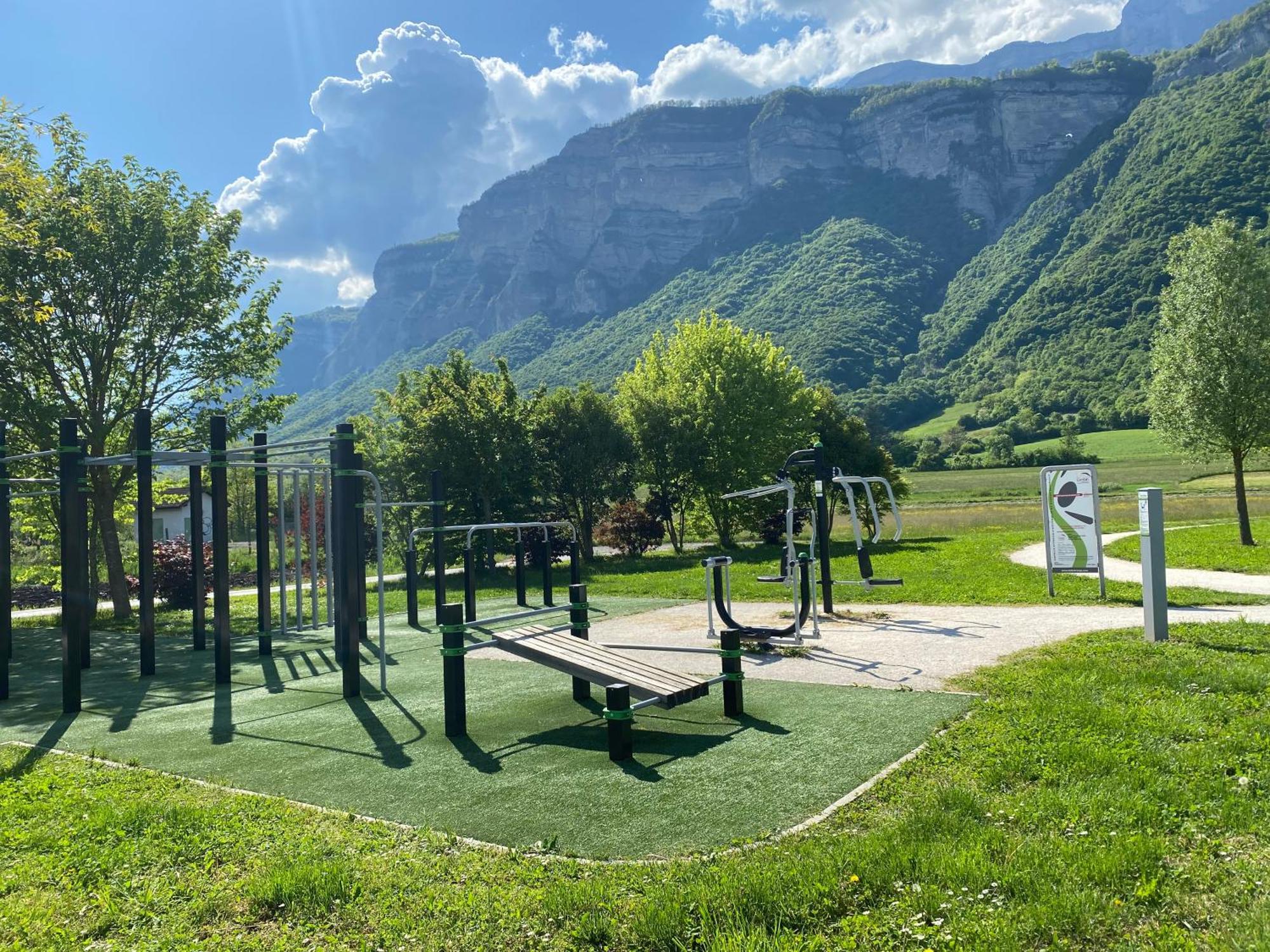 Maison De Village Au Pied De La Montagne Lumbin 外观 照片