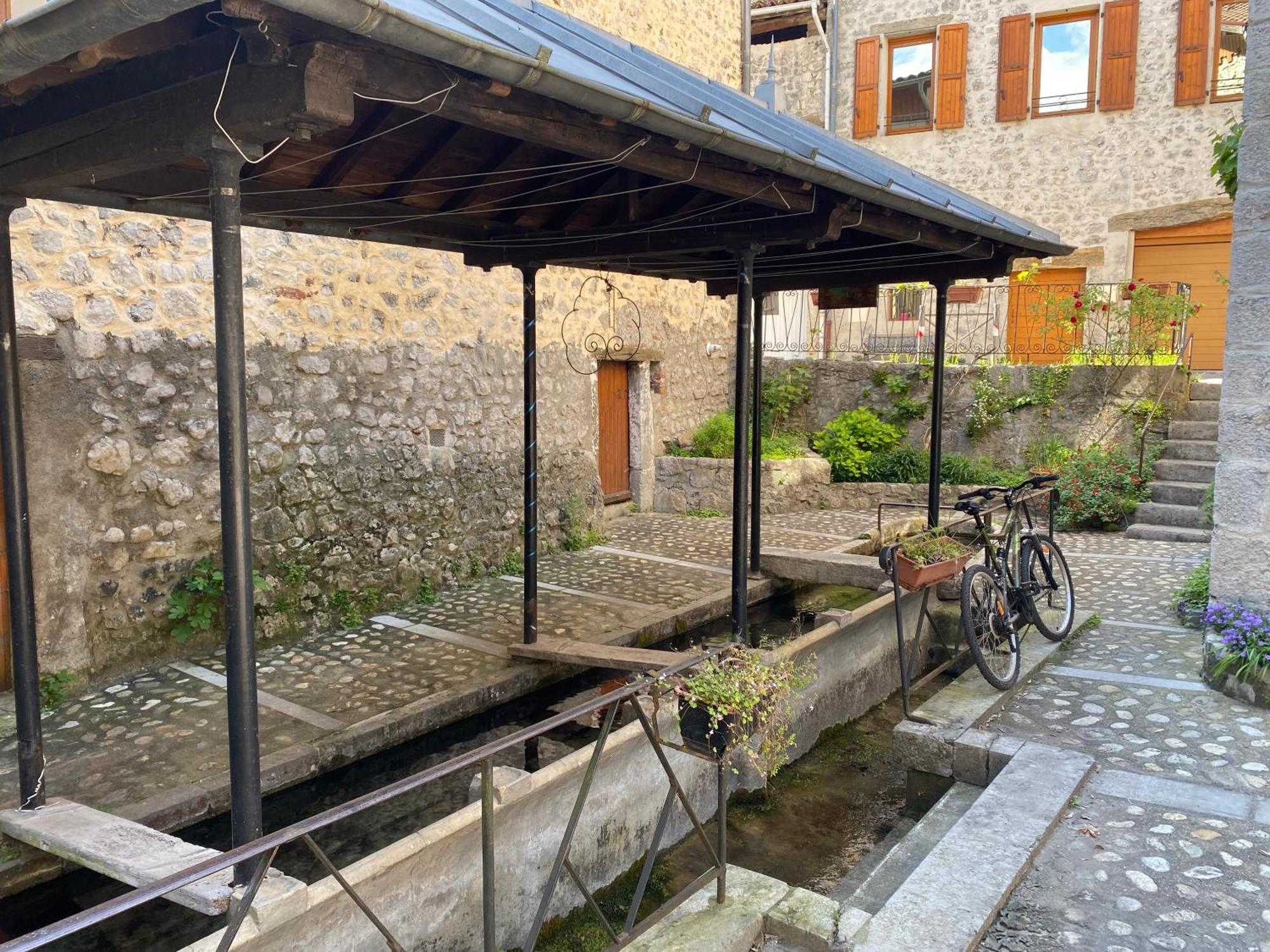 Maison De Village Au Pied De La Montagne Lumbin 外观 照片